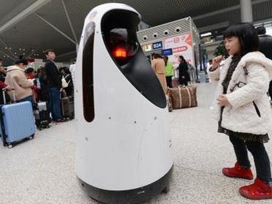В Китае заступил на службу первый робот-патрульный