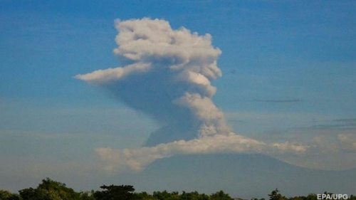 На острове Ява началось извержение вулкана Мерапи