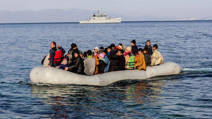 В Италии спасатели сняли с лодок 1300 мигрантов