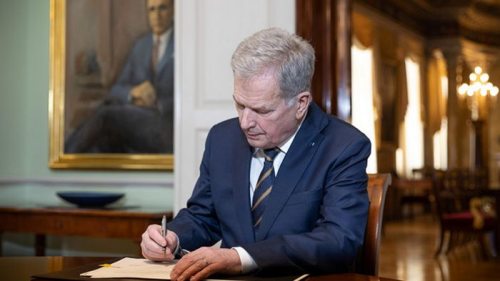 Президент Финляндии утвердил членство в НАТО