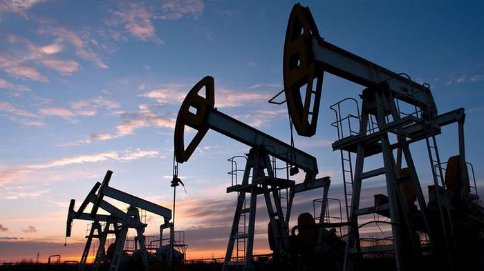 Нефть дешевеет в начале недели: что повлияло на мировые цены