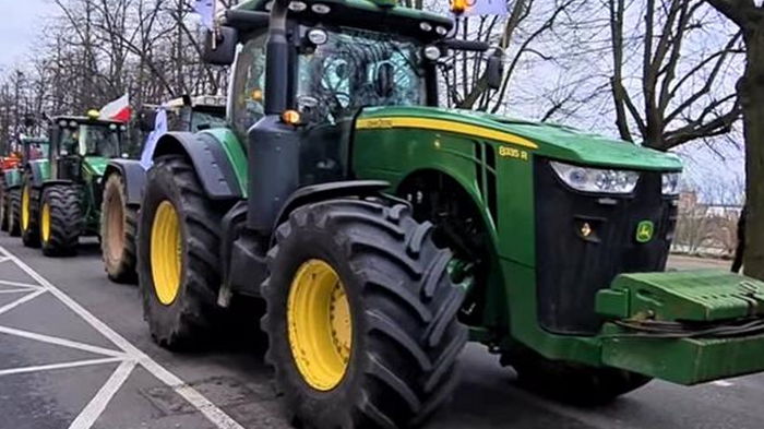 Польские фермеры грозят сорвать визит Зеленского