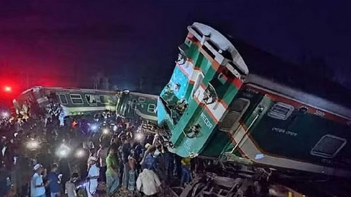 В Бангладеш столкнулись поезда, десятки раненых