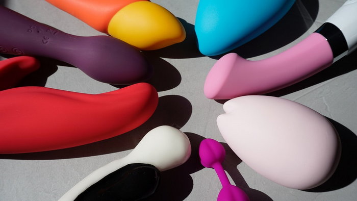 Чому фалоімітатори стали однією з найпопулярніших іграшок у секс-шопі