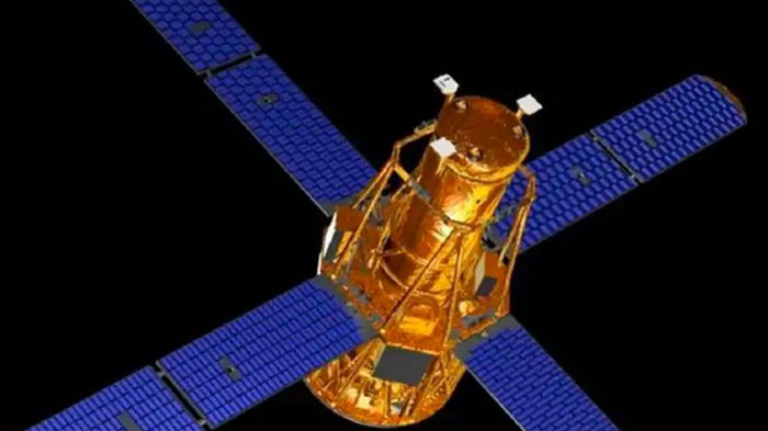 Спутник NASA, за падение которого приняли вспышку в Киеве, сошел с орбиты