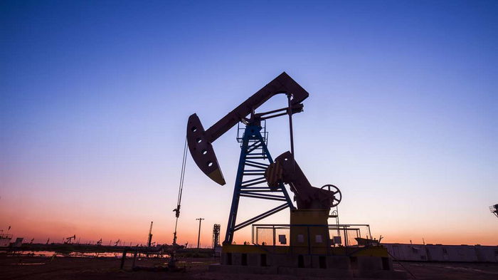 Цены на нефть снижаются из-за неопределенности перспектив мировой экономики