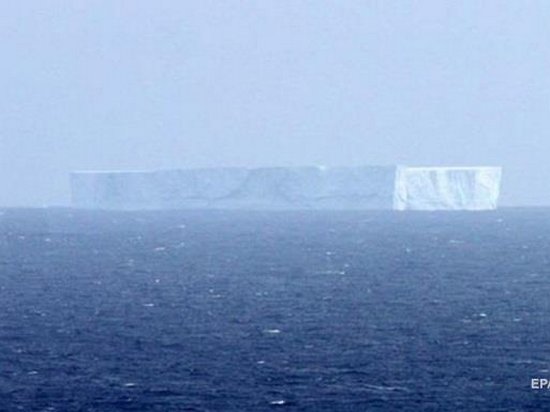 От Антарктиды откололся айсберг размером с город