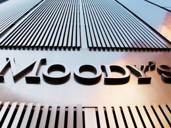 Агентство Moody's улучшило прогноз рейтингов РФ до стабильного