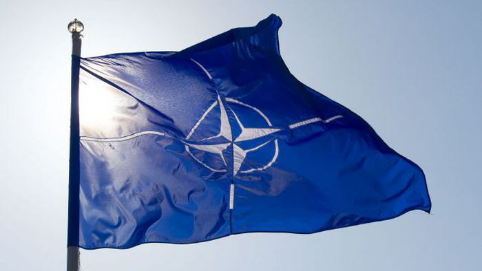 НАТО направило два разведывательных самолета к побережью Черного моря над Румынией