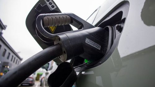 Цены падают: сколько стоят бензин и дизель на АЗС в Украине