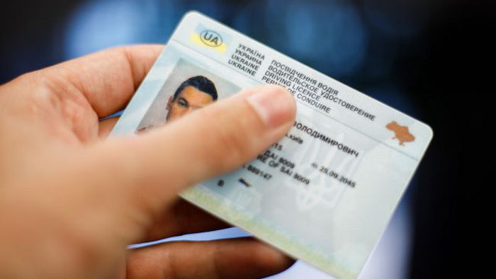 Литва признает украинские водительские права без экзамена