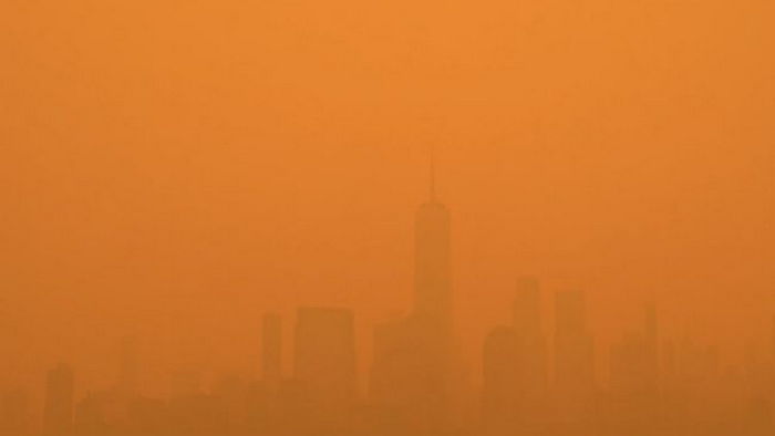 Из-за пожаров в Канаде Нью-Йорк накрыл необычный занавес тумана