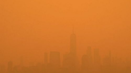 Из-за пожаров в Канаде Нью-Йорк накрыл необычный занавес тумана
