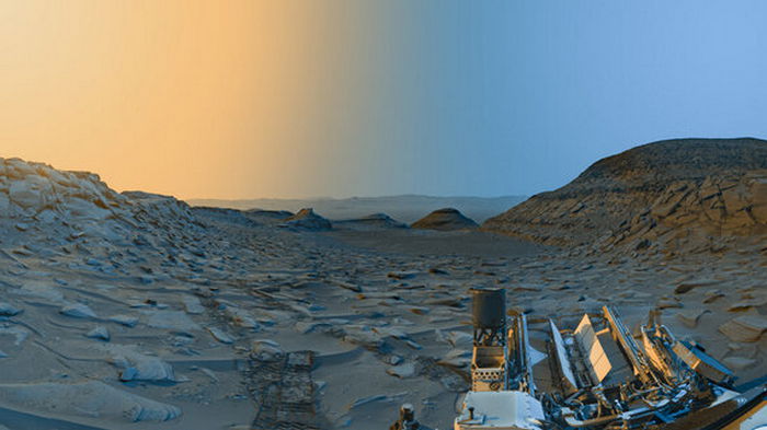 Марсоход NASA Curiosity поделился изображениями утра и дня на Марсе