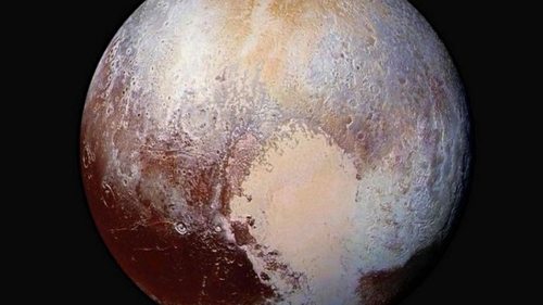 Ни один из пяти спутников Плутона не вращается вокруг карликовой планеты: как это может быть
