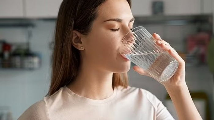 Поможет стакан холодной воды: найден до глупого простой способ снять стресс