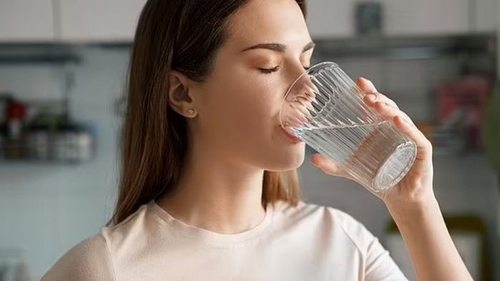 Поможет стакан холодной воды: найден до глупого простой способ снять стресс