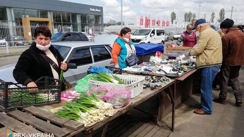 В Киеве на базарах запретили продавать популярные продукты: список