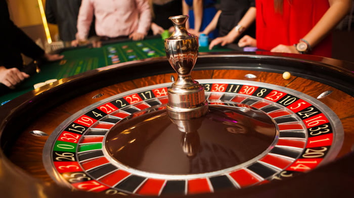 Лайв казино: как играть с реальным дилером