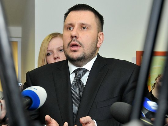 Суд разрешил провести заочное расследование против экс-министра Клименко