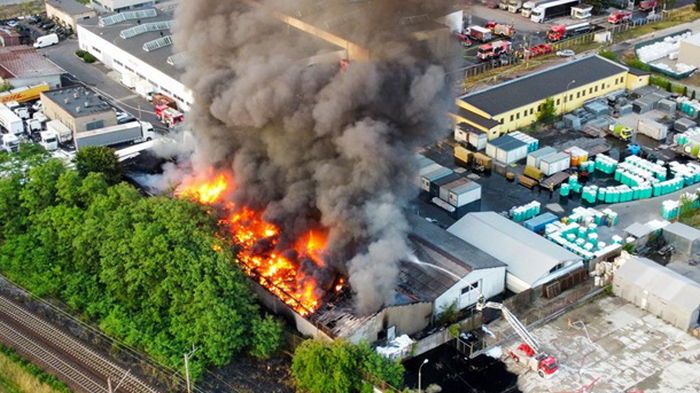В Польше вспыхнул пожар на складе с химикатами