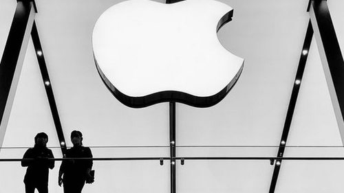 Число продаж гаджетов Apple сократилось. Однако растет популярность сервисов