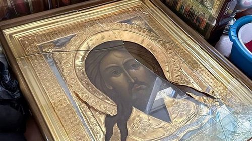 В Киево-Печерской лавре мужчина разбил икону
