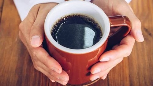 Кофе лечит головную боль или вызывает ее: ученые объяснили кофеиновую «уловку»