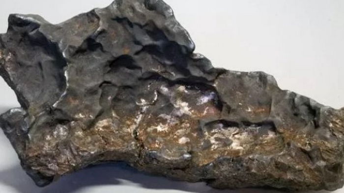На Землю упал редкий метеорит: ученые впервые получили важные данные