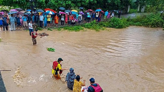 Из-за сильных ливней в Индии погибли более 70 человек