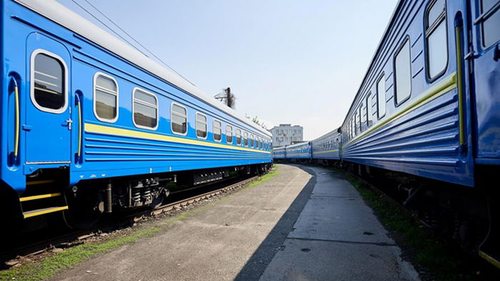 Венгрия снова отменила несколько поездов в Украину