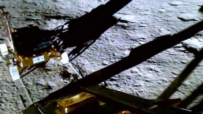 Исторические кадры. Обнародован ролик первых «шагов» лунохода миссии «Чандраян-3» на Луне (видео)
