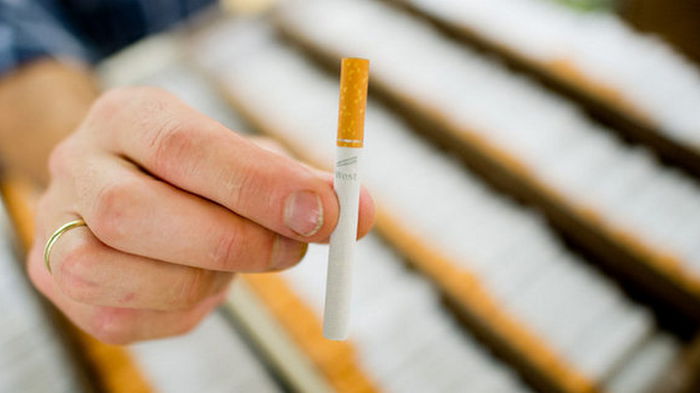 С 1 сентября ограничат продажу сигарет и алкоголя в дьюти-фри. Зеленский подписал закон