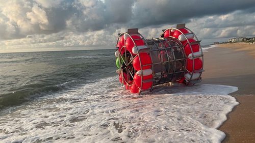 В США мужчина хотел пересечь Атлантический океан в «колесе для хомяка»