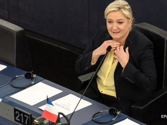 Европарламент лишил Ле Пен депутатской неприкосновенности