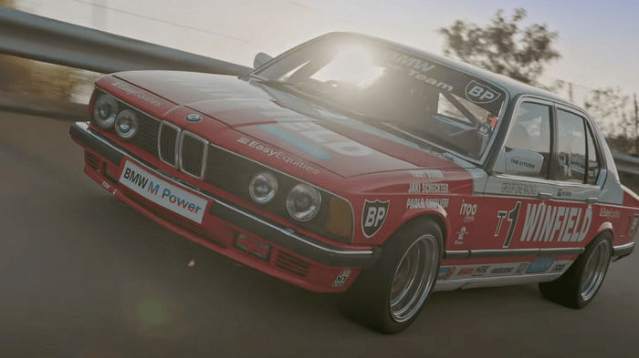 Секретный проект: показали уникальный BMW 7 Series 80-х с двигателем от суперкара (видео)