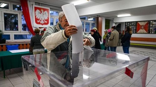 Выборы в Польше: разрыв между лидерами сокращается
