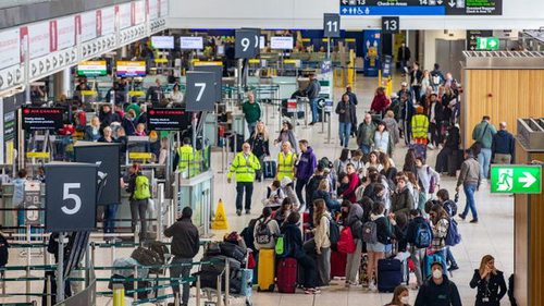 Инцидент в аэропорту Гамбурга: мужчину задержали после почти суток переговоров