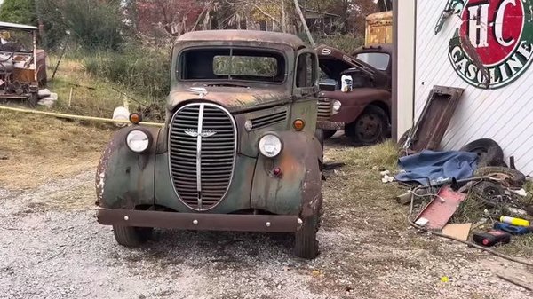 Образцовая надежность: старый пикап Ford смог завестись после 65 лет простоя (видео)