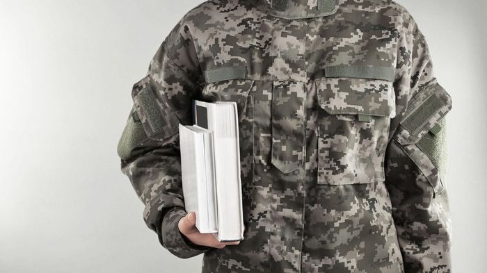Військова література та її особливості