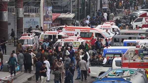 В Пакистане в ТЦ возник пожар: погибли 11 человек
