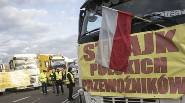 Польские перевозчики продлили блокаду пункта пропуска Ягодин-Дорогуск до февраля 2024 года