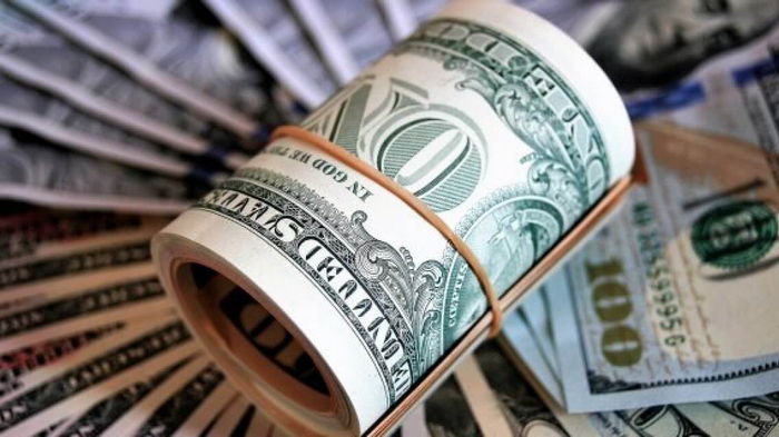 НБУ поднял «гибкий» курс доллара выше фиксированного