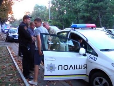 В Одессе задержали пьяного генерала и полковника (видео)