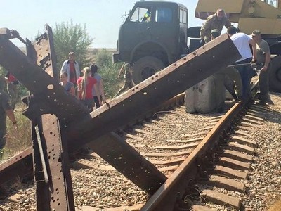 На железной дороге к «Крымскому титану» установлен противотанковый еж