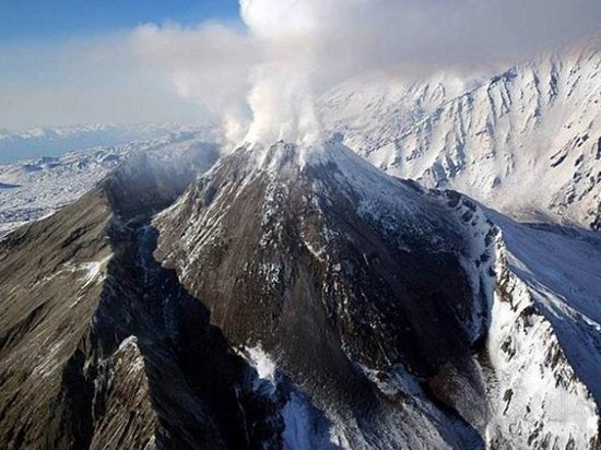 Извержение на Камчатке: установлен высший уровень опасности для авиации