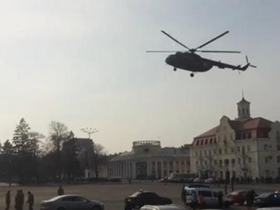 В центре Чернигова военный вертолет забрал генерала (видео)