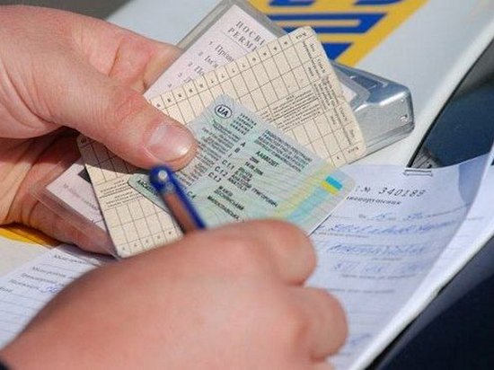 В Крыму будут штрафовать за украинские водительские права