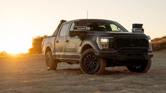 Ford представил инновационный пикап с автопилотом для военных (фото)