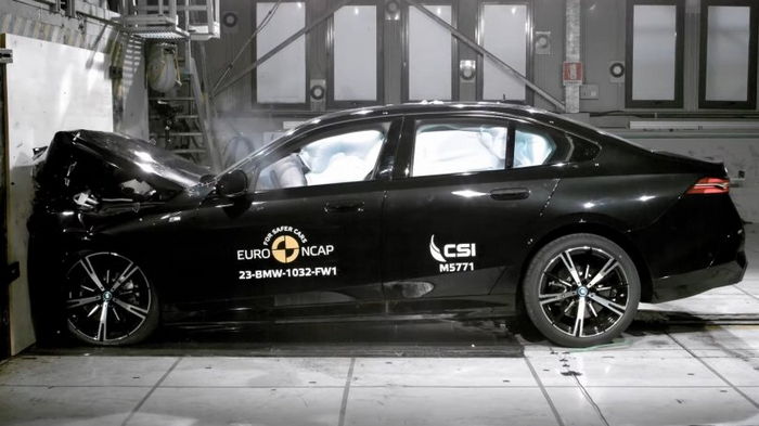 Новейшие электромобили Volkswagen, BMW и Mercedes испытали в краш-тестах (видео)